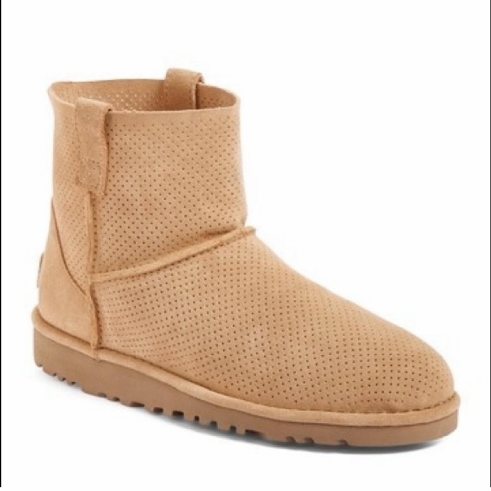 Classic Unlined Mini Perforated
Spring Boot